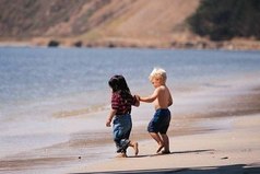 Родной — тот, с кем ты можешь говорить часами, даже когда говорить — то и не о чем. Родной — тот, с кем приятно даже просто помолчать. Родной — тот, чья боль тебе больнее собственной.