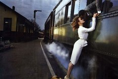 Вокзал видел больше искренних поцелуев, чем ЗАГС.  А стены больницы слышали больше искренних молитв, чем церковь.