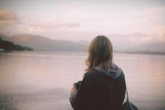 Когда грозит беда, когда бывает туго — мудрец винит себя, глупец ругает друга. 