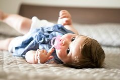 2-х летняя внучка практически довела до инфаркта бабушку, потому что целый день ходила за ней по квартире со словами: 