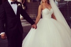 Лучшая вещь в жизни - это, когда тебя любит человек, который знает все твои недостатки, ошибки и слабости...и продолжает думать, что ты всё равно самая лучшая на свете...