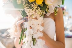 Вполне нормально, когда о любви мечтает незамужняя девушка. Но грустно, когда о любви мечтает замужняя…