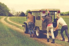 Обожаю людей, с которыми чувствуешь себя в своей тарелке с которыми можно говорить всякие глупости и они, конечно же, тебя поймут и добавят своего. 