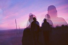 Никогда не следует одному бродить по тем местам, где вы были вдвоем.