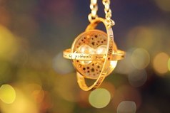 Иногда Бог забирает из твоей жизни серебро, чтобы взамен подарить золото... Главное вовремя это понять...