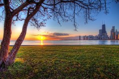 Юной беспечной девушке, которая выросла в счастливой родительской семье, иногда перед браком нужно пожить одной, чтобы все понять про обязательства...