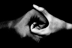 В семейной жизни никаких «вдруг» не бывает: недовольство друг другом нарастает медленно, тихо булькая в кастрюле отношений, пока не достигнет точки кипения...