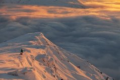 Обещай мне одну вещь: не думай сегодня о мелочах, которые не получились, посмотри на всё, что тебе удалось сделать, это же замечательно...