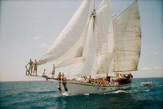 Ты – маяк для моего старого корабля, что волнами носит по миру.