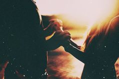 Любовь — это когда оба любят взаимно. Когда любит один — это болезнь.