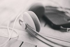 Наушники, огромное количество любимой музыки, вечная батарейка и билет на автобус, в неизвестном направлении. Что-то похожее на мечту.