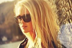 А ведь ложь убивает любовь, как медленно действующий яд. Сначала пропадает вера, потом гаснет надежда, а после остывает сердце...