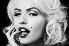 Глаза девушки никогда не врут! А вот язык может выкрутиться из любой ситуации.