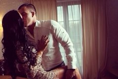 Женщина - как мороженое, должна быть сладкой и таять. А мужчина - как кофе - крепким и не давать уснуть.