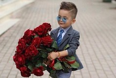 Пусть наши мальчики вырастут настоящими джентльменами.