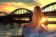 Если кто-то причинил тебе зло, не мсти. Сядь на берегу реки, и вскоре ты увидишь, как мимо тебя проплывает труп твоего врага.