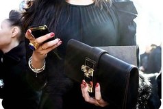 Чтобы завоевать женщину — требуется терпение, чтобы удержать — внимание, чтобы потерять — равнодушие… Никогда не играйте с женщиной… вы же не знаете, а вдруг, она играет лучше вас…