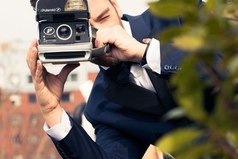 Умные люди иногда дурачатся, дураки постоянно умничают.