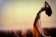 Я не святая... нет. Но ненавижу ложь. Уж лучше всё в глаза — всё без остатка. Чем за глаза... как будто в спину нож. С размаху и по рукоятку...