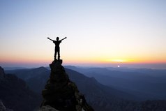 Если вы хотите добиться успеха, избегайте шести пороков: сонливости, лени, страха, гнева, праздности и нерешительности.