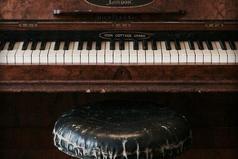 В одиночестве — следите за своими мыслями, в кругу семьи — за проявлениями своего характера, среди знакомых — за своим языком.