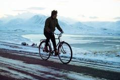 Я очень богат! Не представляю, насколько.. У меня два видящих глаза, рабочие руки и ноги, да и слышу вроде неплохо. Я вижу рассвет, закат, чувствую, живу моментом. Радуйтесь мелочам..