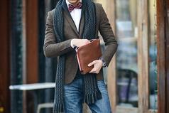 Умные люди не столько ищут одиночества, сколько избегают создаваемой дураками суеты.