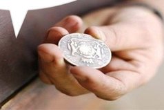 Когда стоишь перед выбором, просто подбрось монетку. Это не даст верного ответа, но в момент когда монетка в воздухе, ты уже знаешь на что надеешься.