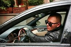 Кроме высшего образования нужно иметь хотя бы среднее воображение и, как минимум, начальное воспитание.