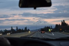 Мне нравится подолгу находиться в дороге. Слушаешь любимую музыку и смотришь в окно, смотришь на пролетающие мимо огни, деревья, пейзажи и думаешь обо всём сразу. Иногда хочется, чтобы конечной остановки просто не было.