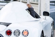 Людям без высшего образования сложно найти 