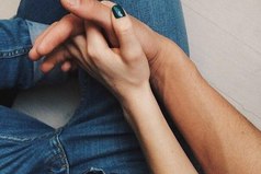 И как бы ни складывалась в дальнейшем жизнь, сексом по-прежнему хочется заниматься по любви. А не в рамках гуманитарной миссии...