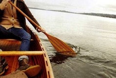 Не надо никого искать. Ищут платье в магазине, одноклассников, которые уехали, ключи, которые вечно куда-то деваются, носок, который куда- то подевался. Ищут практически все, но не любовь. Не надо ее искать. Всему свое время, правда.