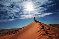 Я пытаюсь жить так, чтобы ни о чем не жалеть, я всегда выбираю ту дорогу, к которой меня толкает мое желание. И поэтому вы не можете обвинить меня в том, что я иду неправильно. Я иду за своей мечтой, а это — единственно верный путь.