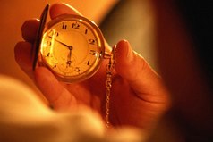 Лучше опоздать, где ждут, чем явиться вовремя, куда не приглашали.