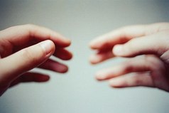 Не дайте одиночеству толкнуть Вас в объятия человека, к которому не лежит душа. Рано или поздно эти объятия Вас задушат.