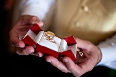 Надо жениться не на той, которая появилась не понятно от куда, когда ты стал сильным и успешным, а на той, которая была с тобой, пока ты был никем.