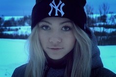 Если парень любит - девушка это чувствует.