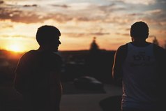 Всегда задавалась вопросом, почему парней либо нет, либо два. Потом меня осенило - беда не приходит одна.