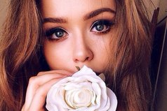 Цветущая женщина аллергии не вызывает ни у кого, кроме как у других увядших женщин.