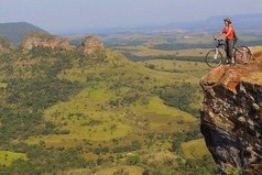 Путешествия делают людей скромнее, показывая, какое крошечное место они занимают в мире.