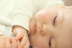 Бывает прижмешься к этому маленькому мирно сопящему созданию, слышишь сердцебиение и чувствуешь этот сладкий запах… И в этот момент понимаешь, это самое большое счастье которое подарил Бог!