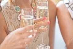 Чтобы стресса избежать, надо выпить и поржать. 