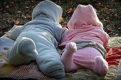 Если у мужчины родился сын, то он стал отцом, а если у мужчины родилась дочка — он стал папулей...