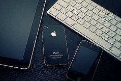 Ты сегодня скучаешь, номер по привычке набираешь. Голос оператора в ответ: 