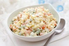 На улице такая погода, что салата оливье захотелось. 