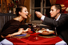 Мартини, свечи, виски, танцы, любовный нас пленит экстаз, а ночью ты всё портишь криком 