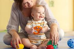 Существует кое-кто, в чьих руках - моё сердце. Чья улыбка украшает весь мой день. Чей смех для меня светит ярче солнца. Чьё счастье делает счастливой меня. Это моя дочь.