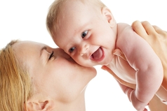 На подушке тихо-тихо счастье маленькое спит! За игрушку уцепилась, тихо носиком сопит!