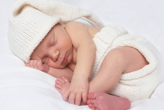 Ты спишь, мой маленький дружок, невинно сердце ангелочка. К кроватке тихо подойду, и поцелую тебя в щёчку.